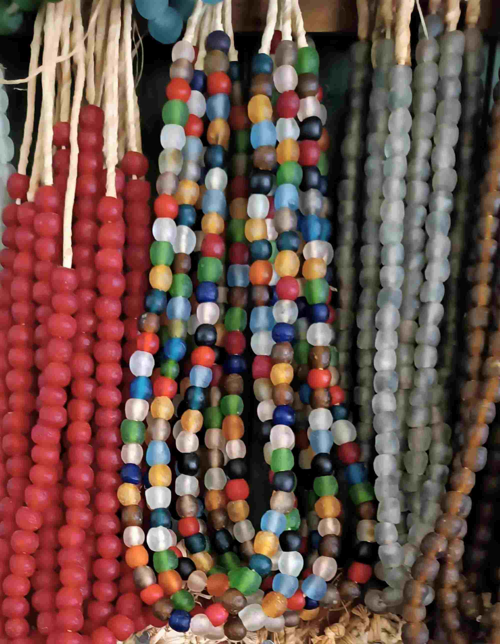 African Craft Collection – wholesale Pärlor – Stora Glaspärlor av Återvunnet Material för Smyckestillverkning1