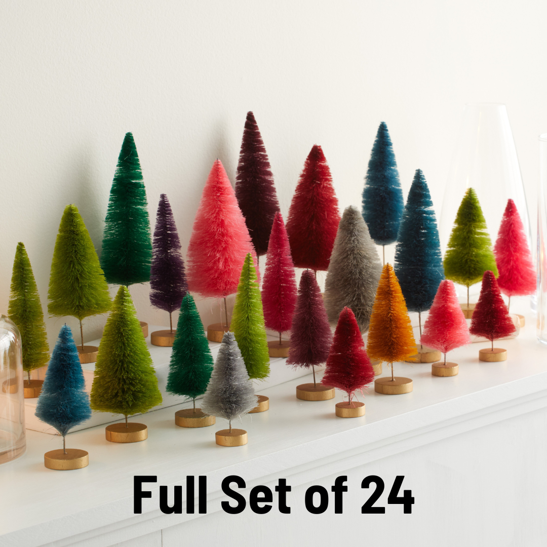 Your Heart's Content - Vente Décorations de table - Table de dessus teinte à la main avec des arbres en forme de brosse à bouteille, inspirée par la nature0