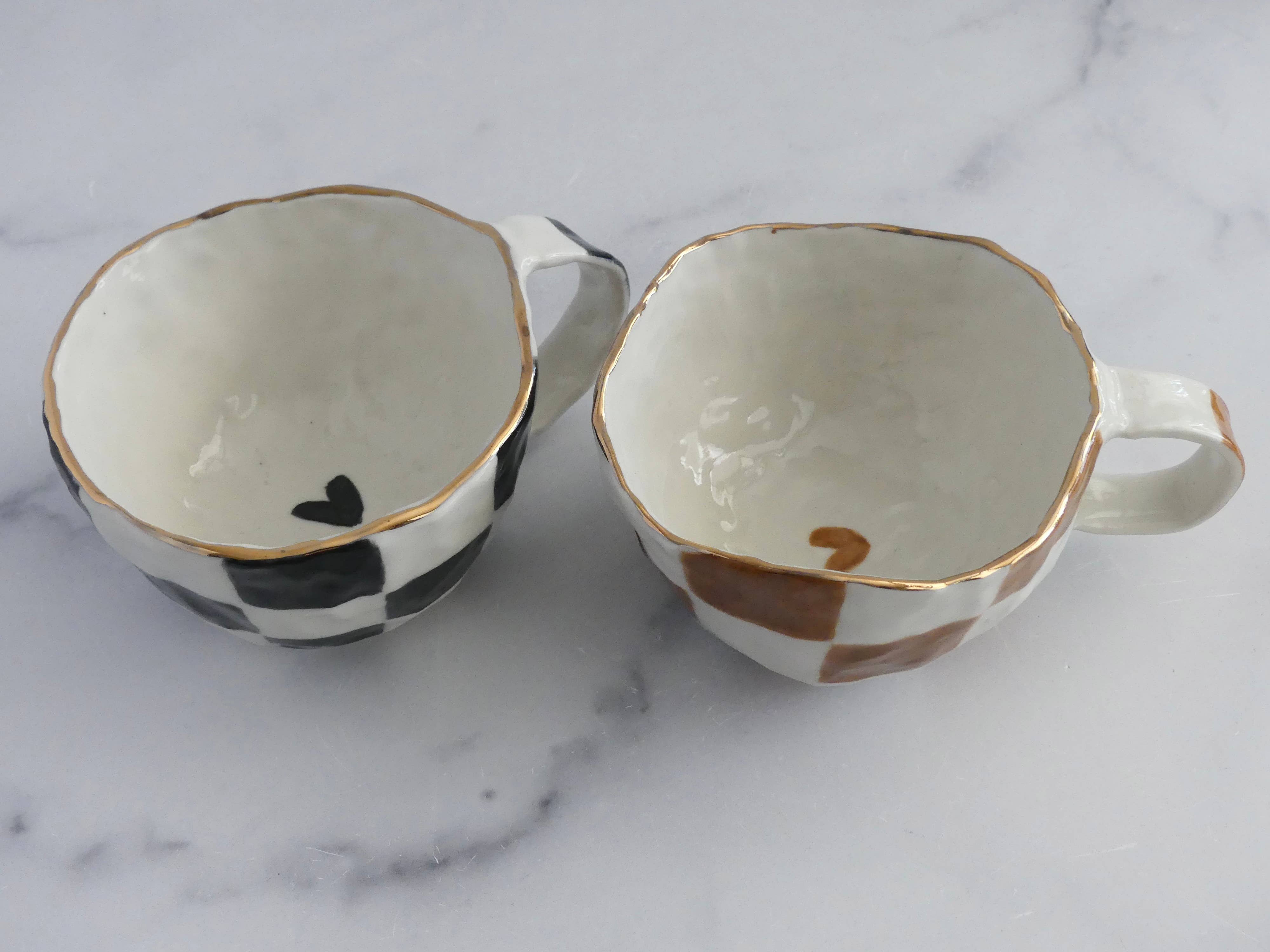 Design by Pouneh - Vente Tasse à café - Tasses pincées artisanales à damier 10 oz avec lustre doré 24 carats2