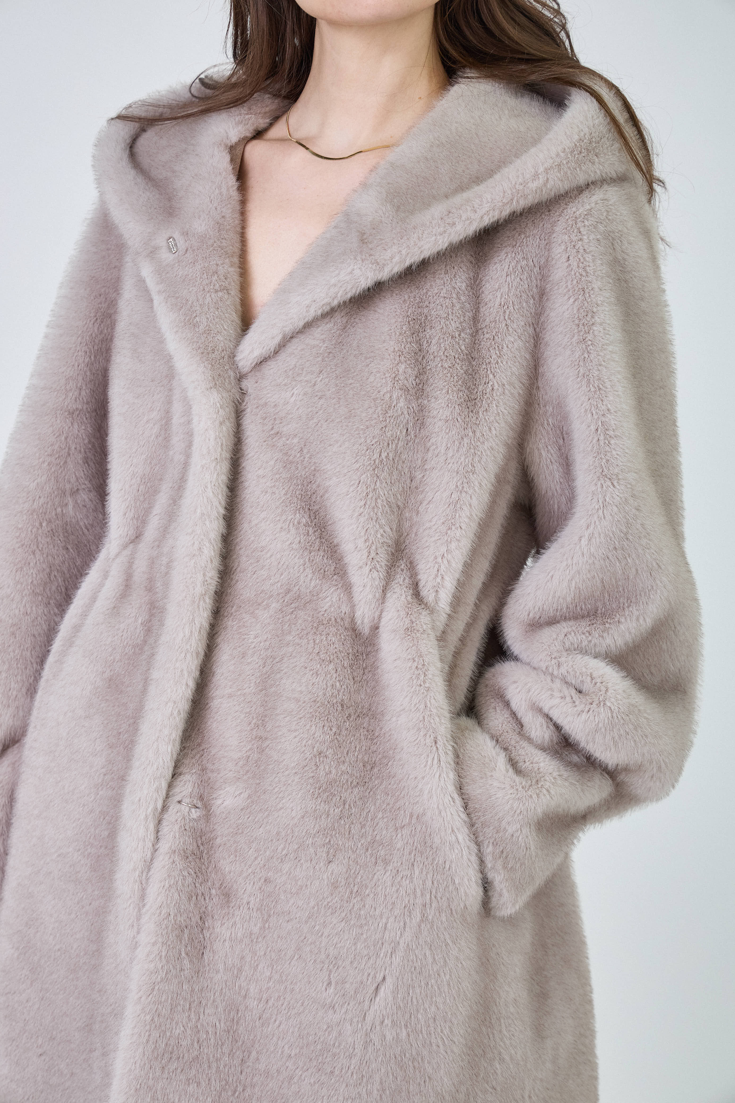 Giovanni Paris – wholesale Päls/fuskpäls - Dam – Lisa's kappa i midjelång fuskpäls med huva och dragsko i midjan13