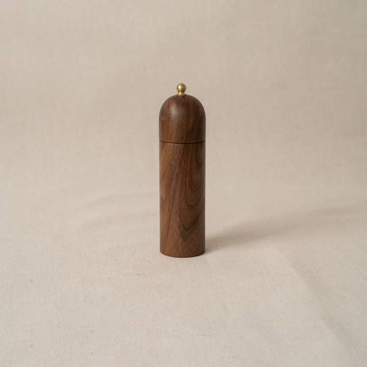 Salt Mill in walnut for wholesale by Pare