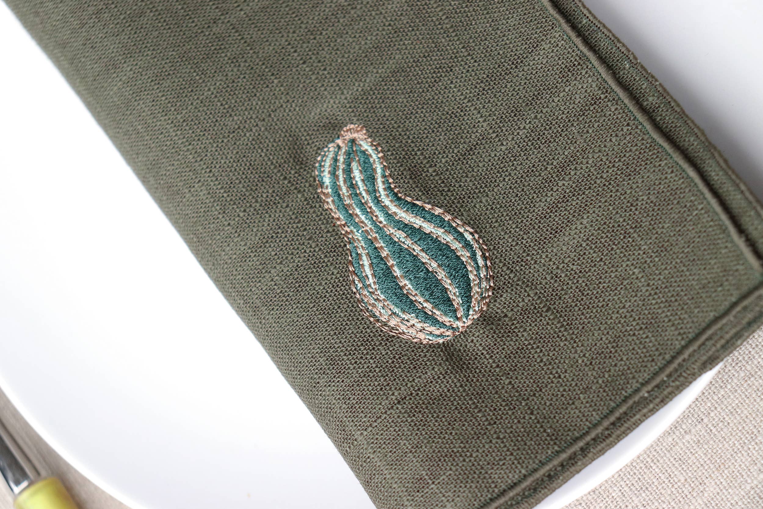 Giardino Segreto – Engroshandel Middags- og stofserviet – Serviet i ren hør GRÆSKAR2