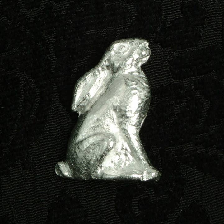 Glover & Smith – wholesale Brooch – Moon gazing Hare Brooch, English Pewter Jewellery Gifts