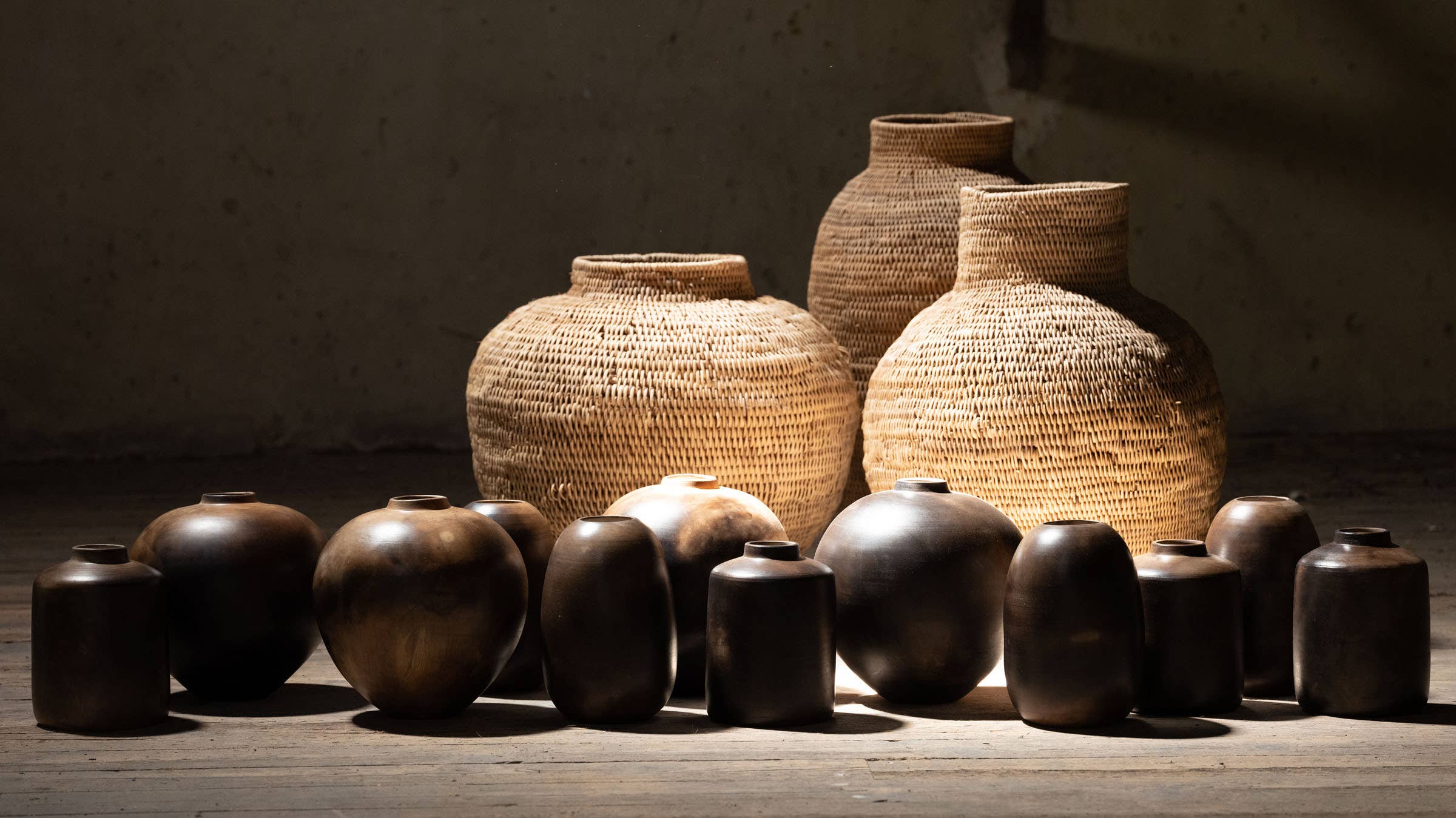 AS'ART a sense of crafts - Wholesale Vase - Zulu Pottery, Smoked Patina, Cylindrical, South Africa4