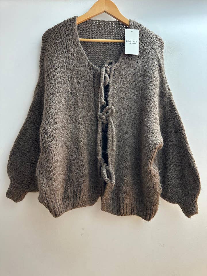 LORIANE - Wholesale Cardigan – Women’s - 24618 Wool vest with laces one size1