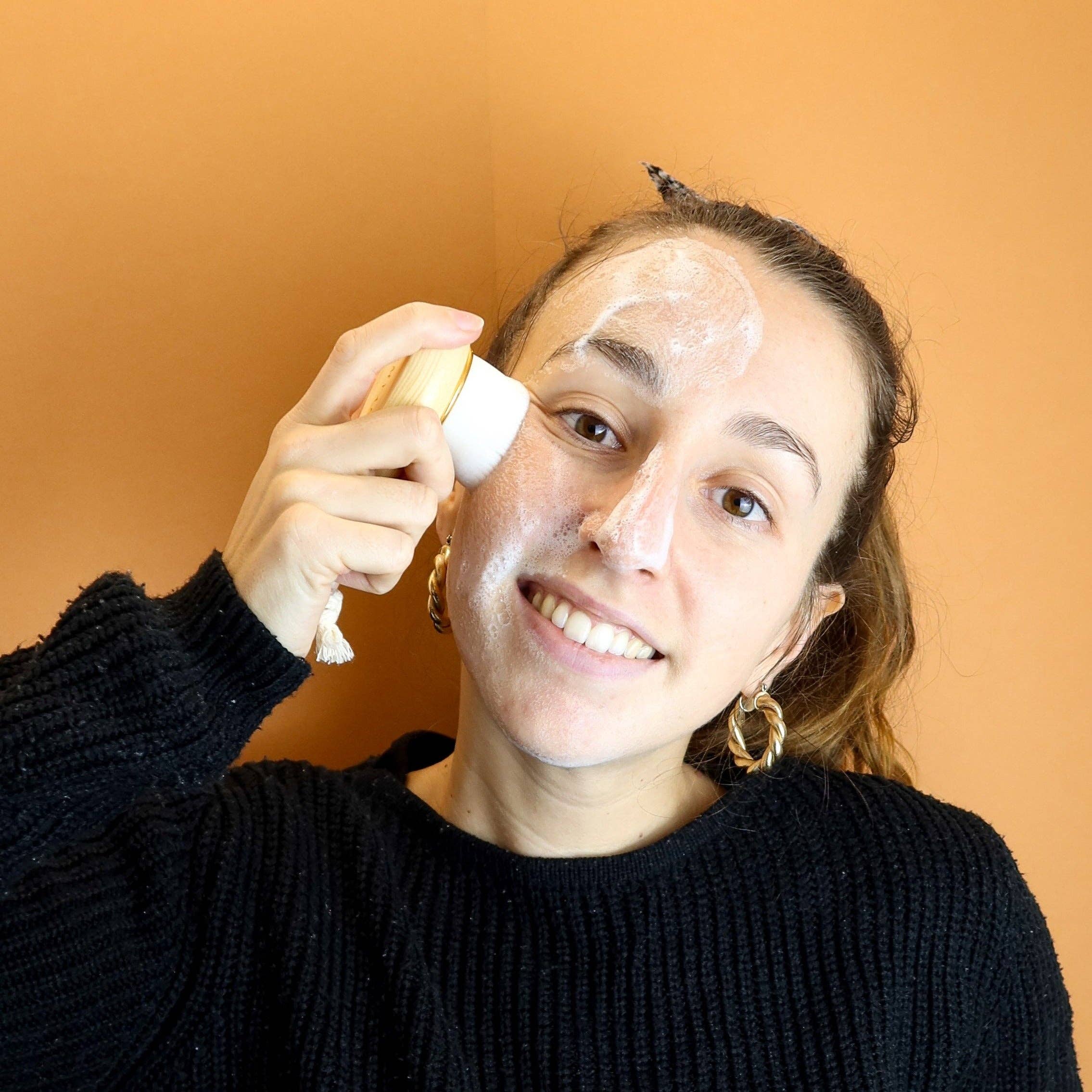 Aumyana - Wholesale Facial Cleanser - Face brush2