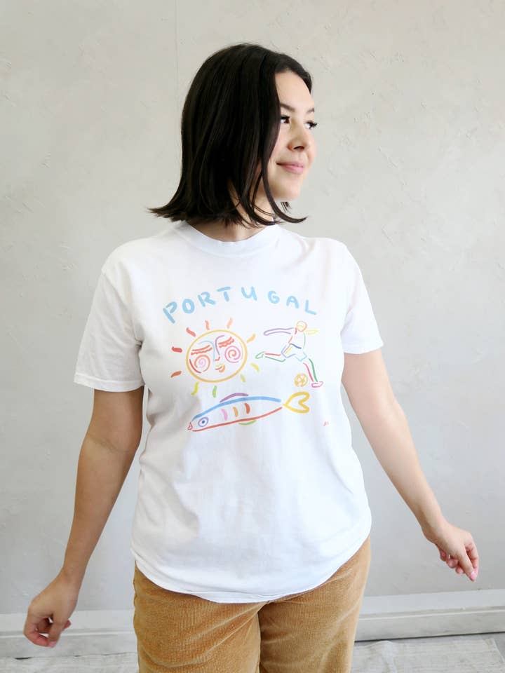 T-shirt Portugal, lavage vintage pour la vente par Joseph + Sue