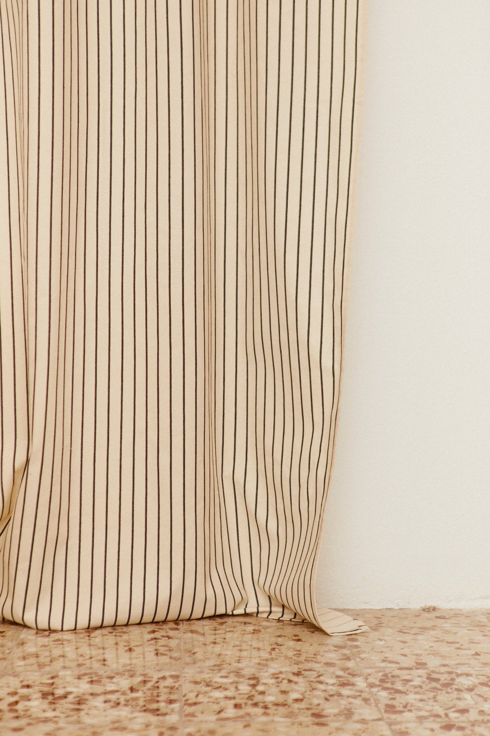 Eturel Madrid - Wholesale Curtain - Black chain curtain1