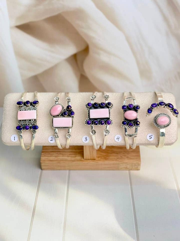 Roze Conch & Bes Dahlia Boho Armbanden voor wholesale door Krush Kandy