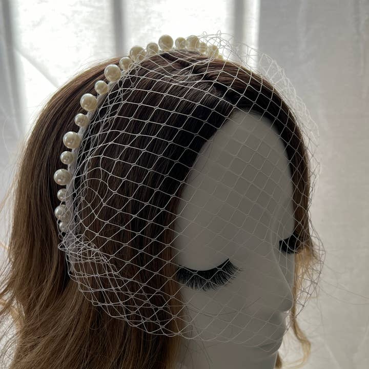 PEARL Birdcage sluier. Verkrijgbaar in zwart, wit. voor wholesale door FanakoStudioNYC