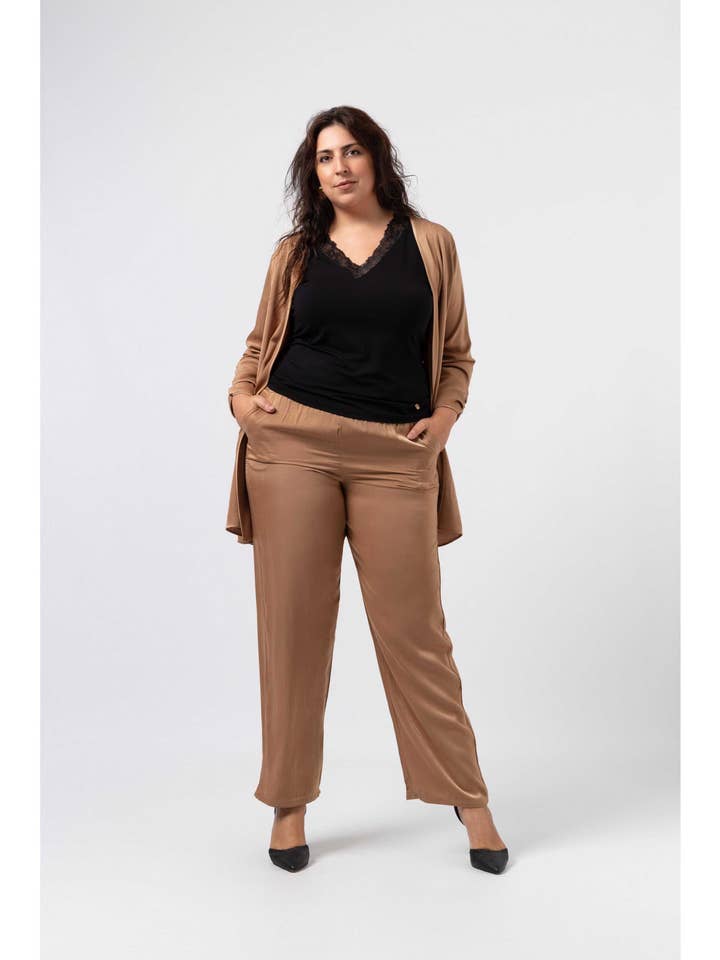 Teresa Cardoso Oliveira - Wholesale Pants - Women's - 253055 - Trousers in plain fabric Autumn Winter Collection Plus Sizes3
