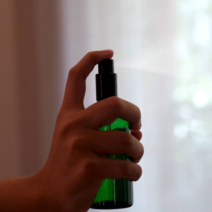 THE LITTLE GREEN BOTTLE - Wholesale Deodorizer - IN & FRESH Air Spray - Deodorizer2