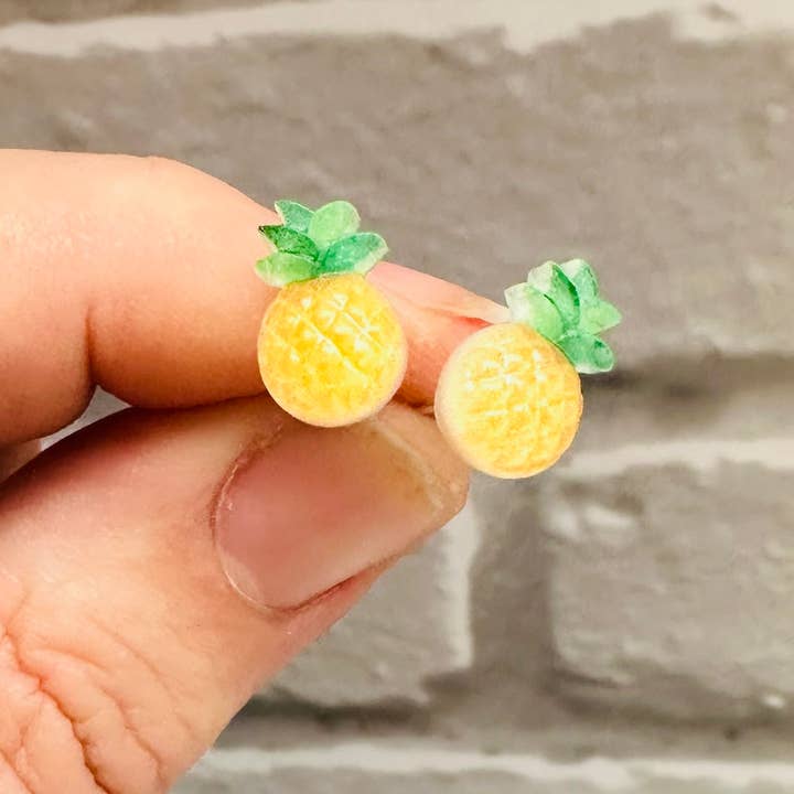 Jewells ā wholesale Stud/post earrings ā Strawberry or Pineapple resin stud earrings2