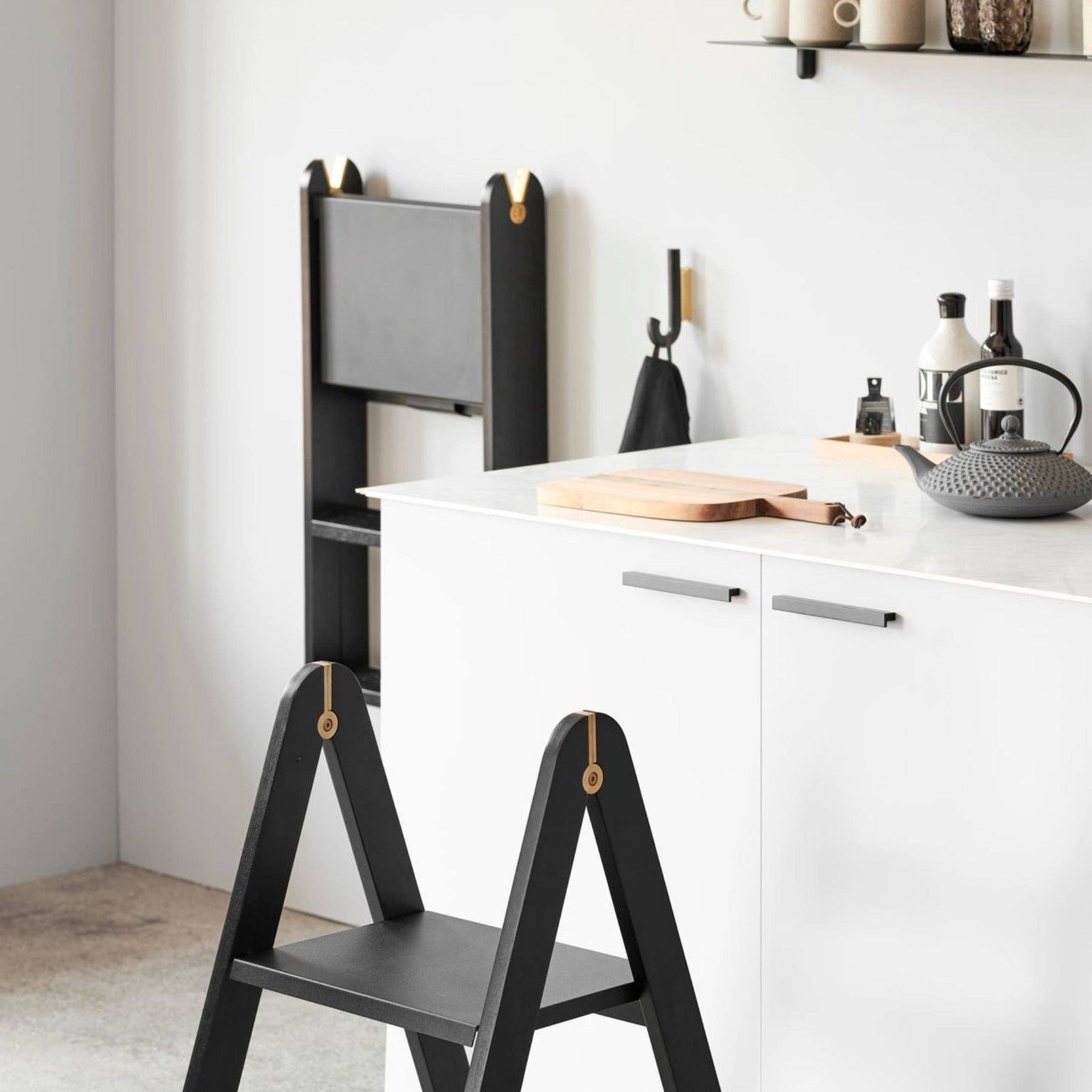 Studio Nordhaven - Wholesale Free Standing Shelf - REECH Step Ladder, Black4