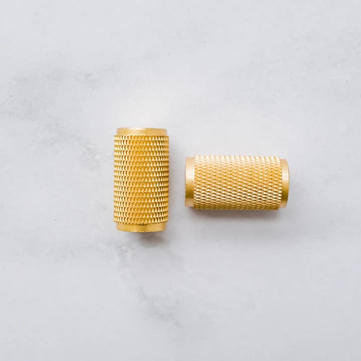 Home Luxe Co – wholesale Knob/pull – Alnwick Knurled Antique Brass Bar Handle
