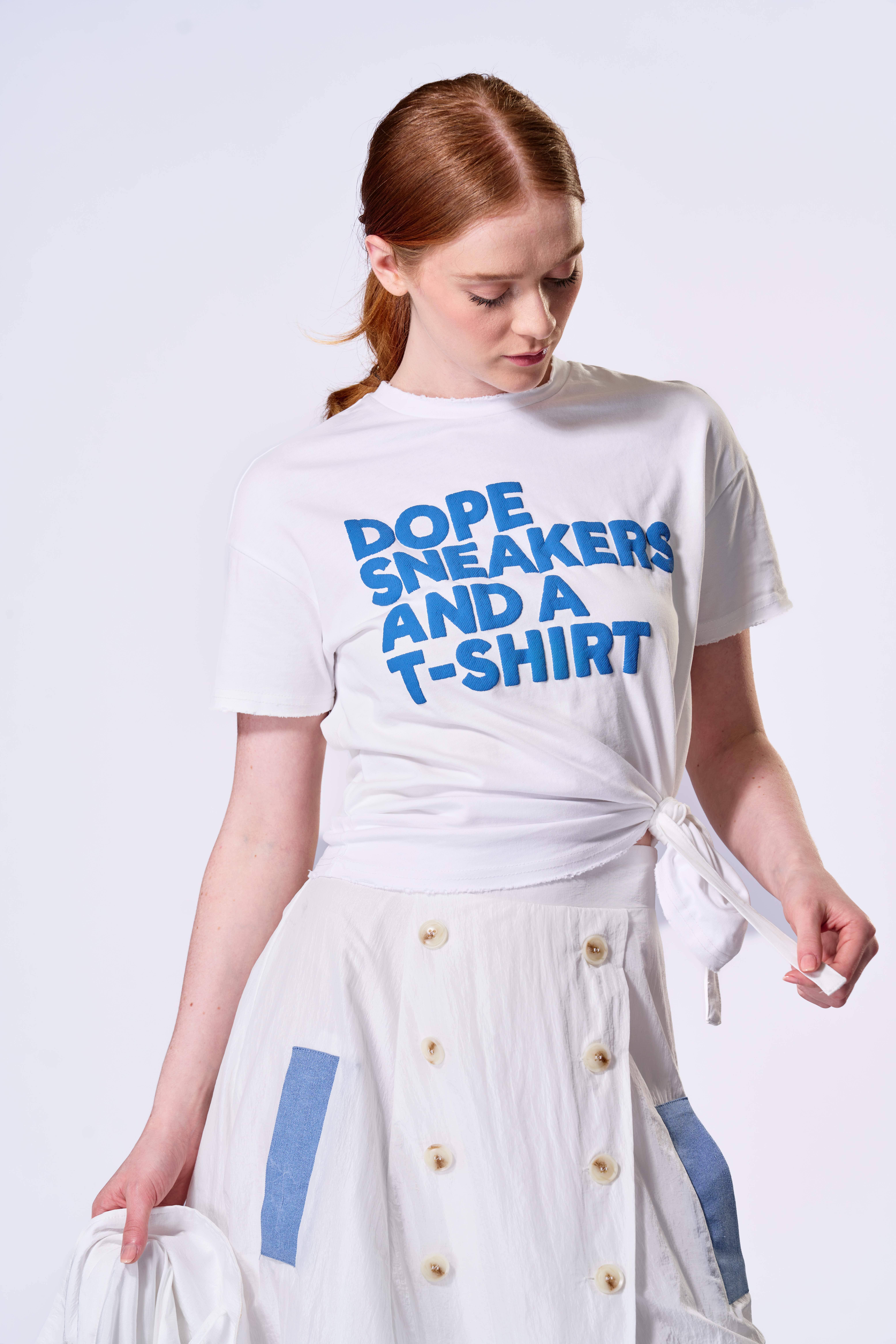 The Fifth Week - Vendita all'ingrosso Maglietta serigrafata - Donna - Sneakers bianche 'Dope... ' T-shirt