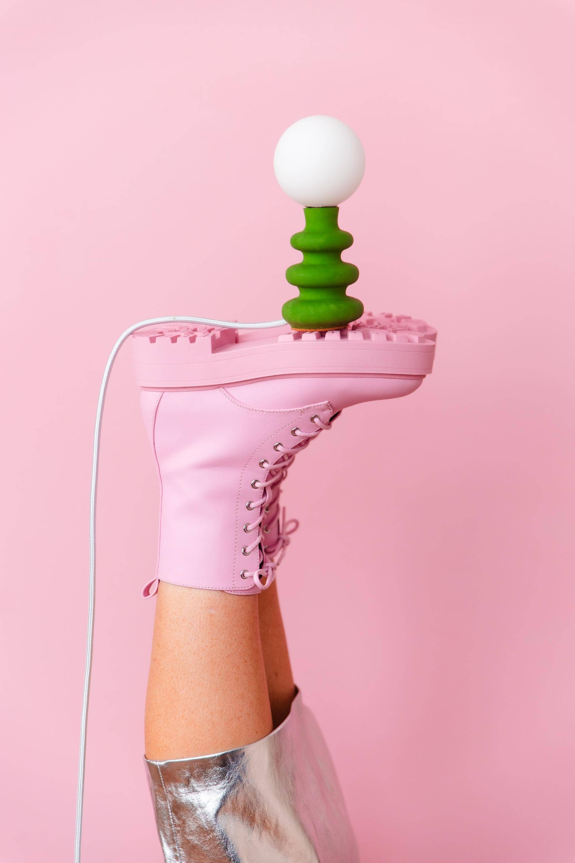 Mono – Großhandel Akzent-/Schreibtischleuchte – Handgefertigte dekorative Tischlampe „Freddie“ mit EU-Stecker