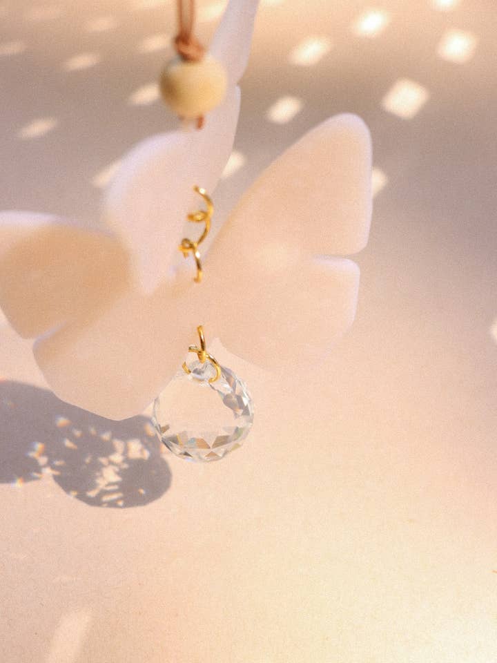 The Flutter Butterfly Sun catcher + diffusore di oli essenziali per la vendita all'ingrosso da parte di DayCrafter