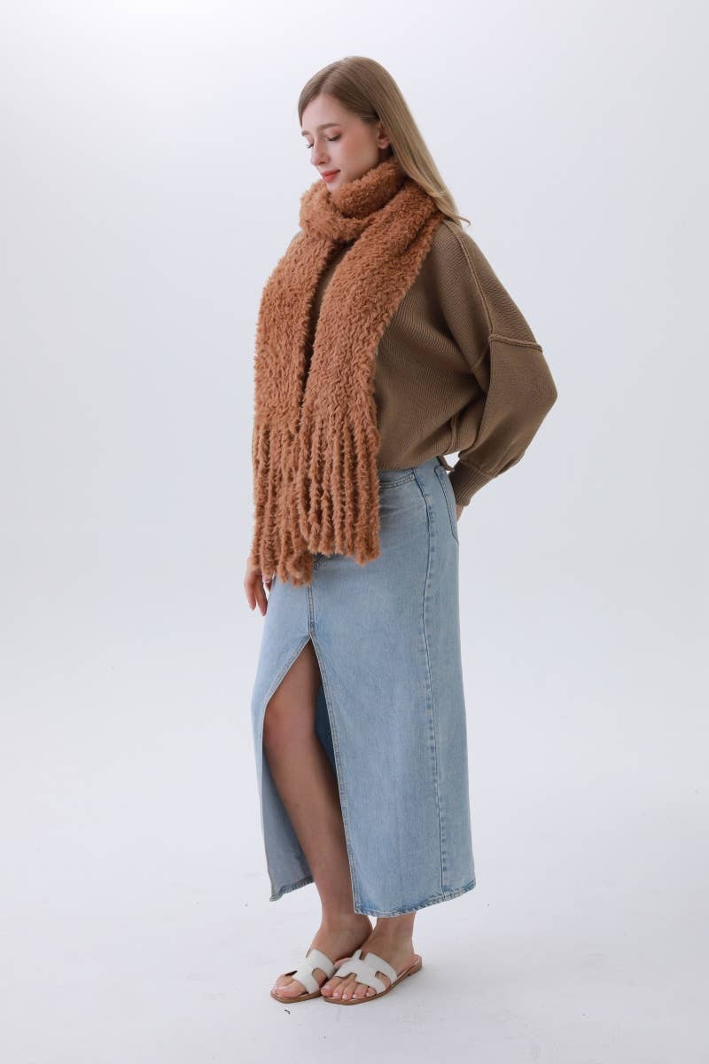 Leto Accessories - Vendita all'ingrosso Sciarpa - Donna - Sciarpa in Maglia Boucle Morbida con Frange Eleganti – Accogliente e Stile2