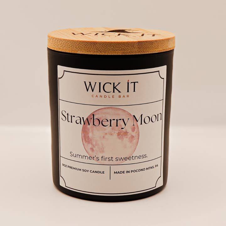 Jordgubbsmåne (Juni) | 9oz Sojaljus för wholesale av Wick It Candle Bar