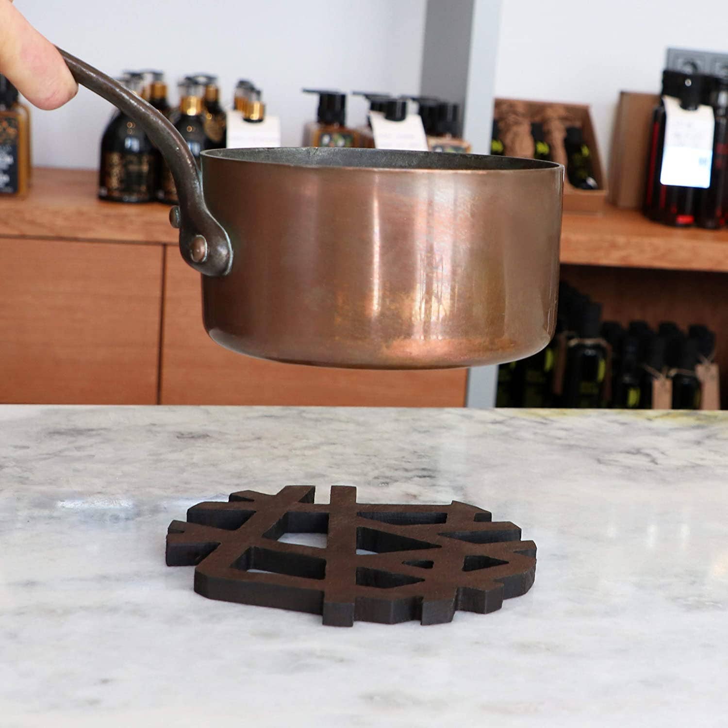 Joy Kitchen – Engroshandel Bordskåner – Houten pannen påderzetter asymmetrisk | onderzetters2