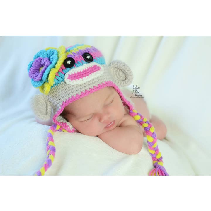 Cappello a forma di cimelio lavorato a mano a forma di scimmia pastello per la vendita all'ingrosso da parte di The Daisy Baby LLC