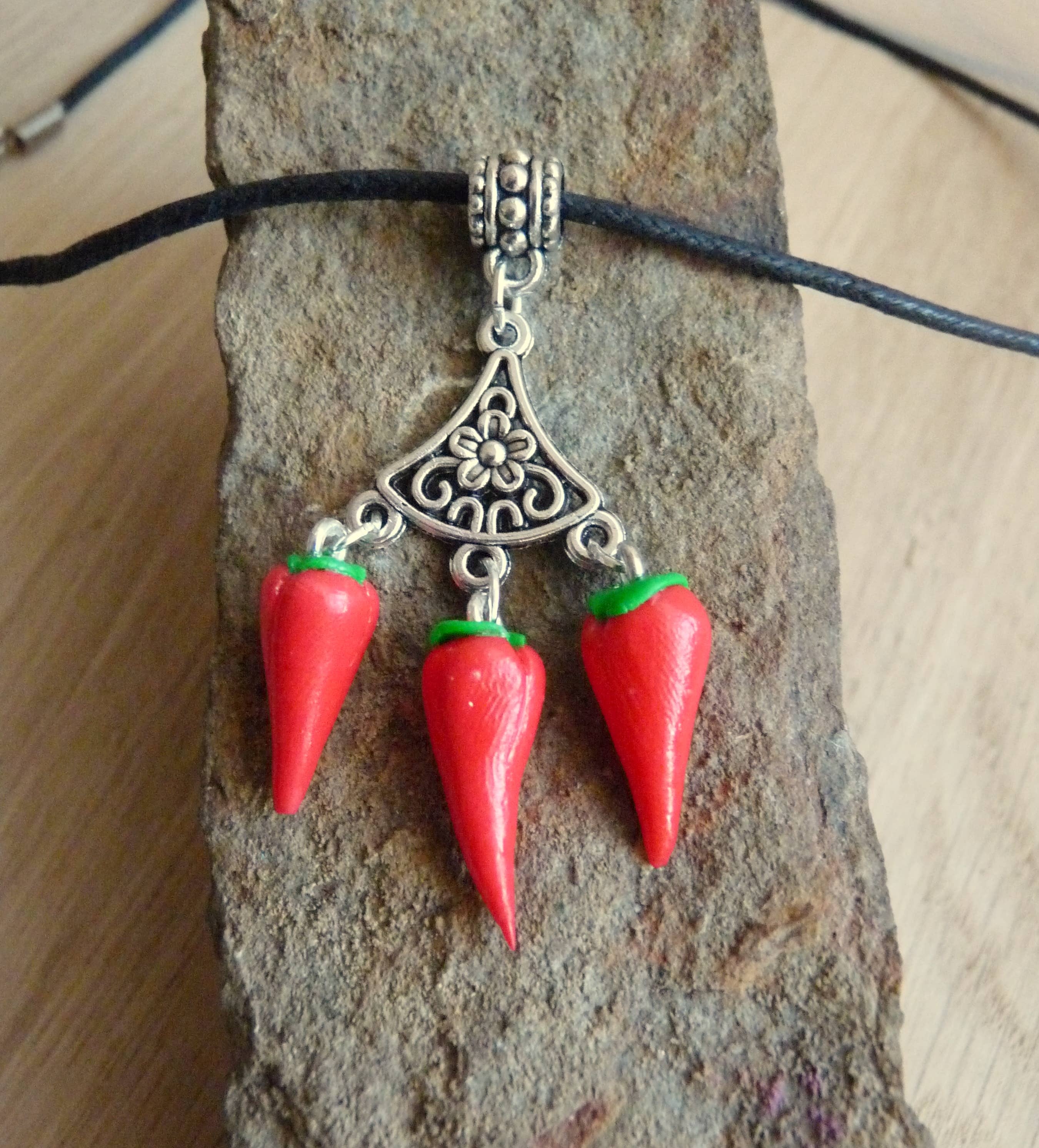 Sofishops - Wholesale Pendant/Charm Necklace - Basque pendant 3 peppers8