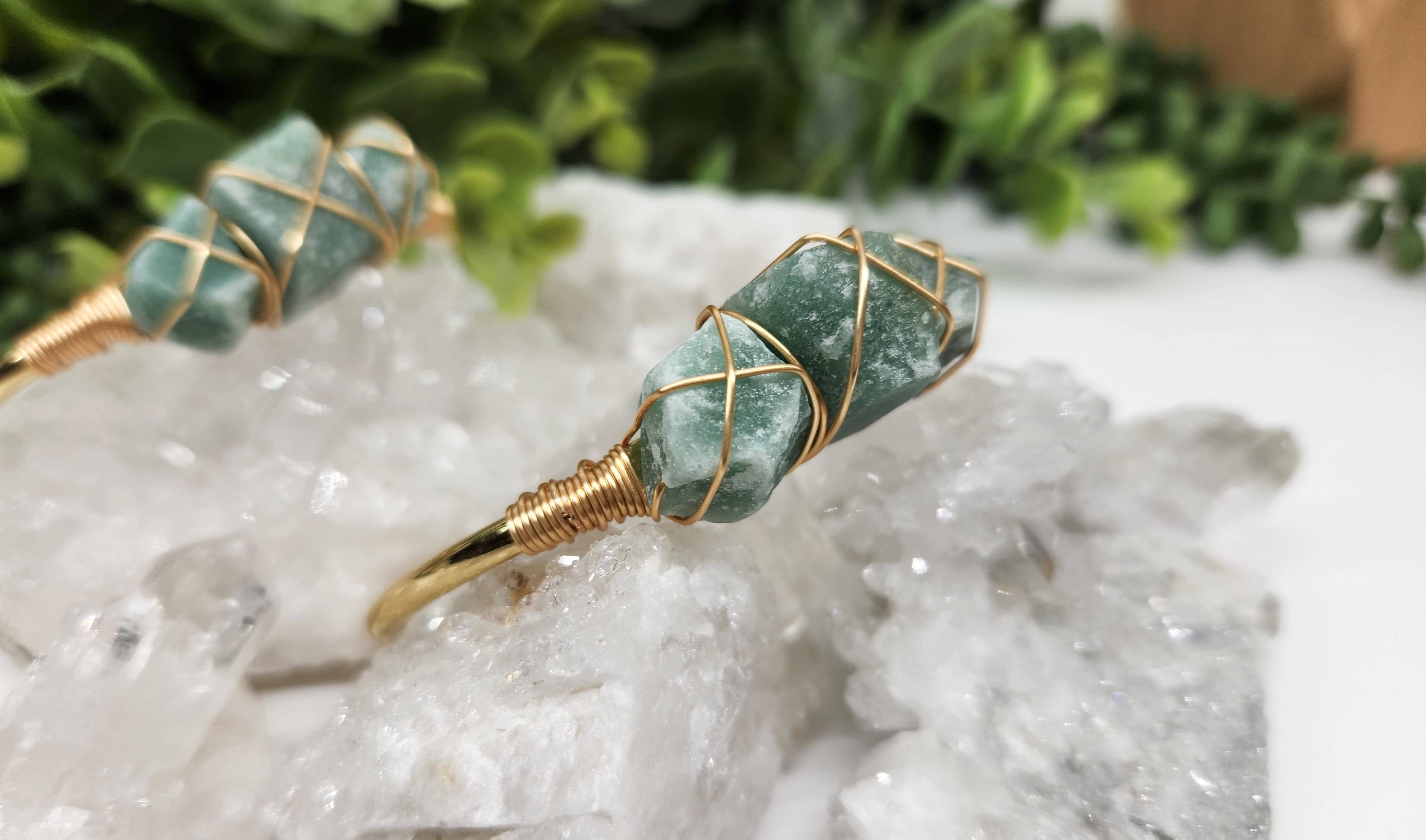 Meraki Gemstones - Wholesale Manchet-armband - Groene aventurijn met 3 ruwe edelstenen, met draad omwikkelde armband5