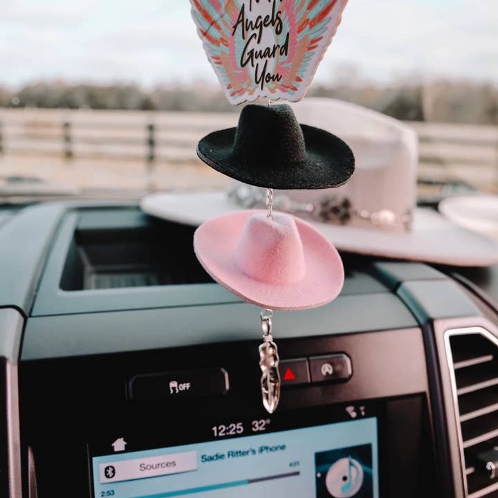 The Front Porch Label - Vendita all'ingrosso Ciondolo decorativo per auto - Donna - Ciondolo per specchietto retrovisore a forma di cappello da cowboy nero e rosa2