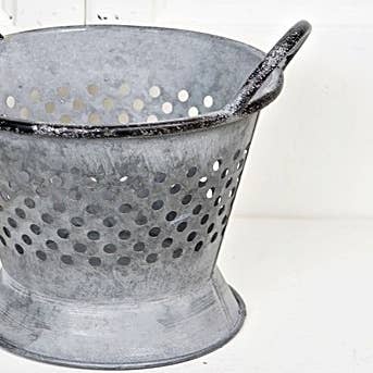 Impressive Enterprises, Inc. - Wholesale Decorative Plate/Dish/Bowl - M10226- White Washed Tin Colander1