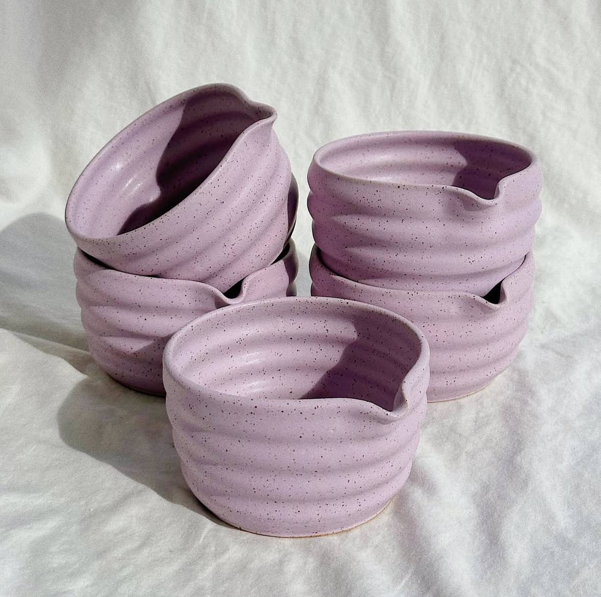 Pepper Stone Ceramics – Engroshandel Skål – Matcha skål i hånddrejet stentøj med tud15