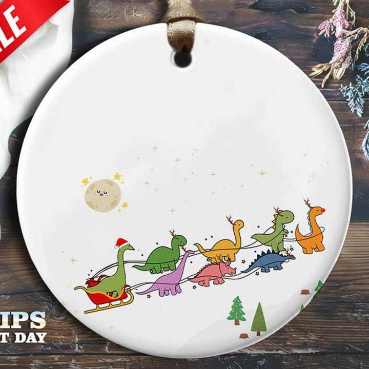 Grappige Dino Slee Kerstornament - Dinosaurussen Rijden voor wholesale door VenusArtsShop