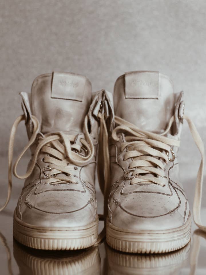 Sneaker in pelle bianca Funky Calico per la vendita all'ingrosso da parte di Shinkokyu