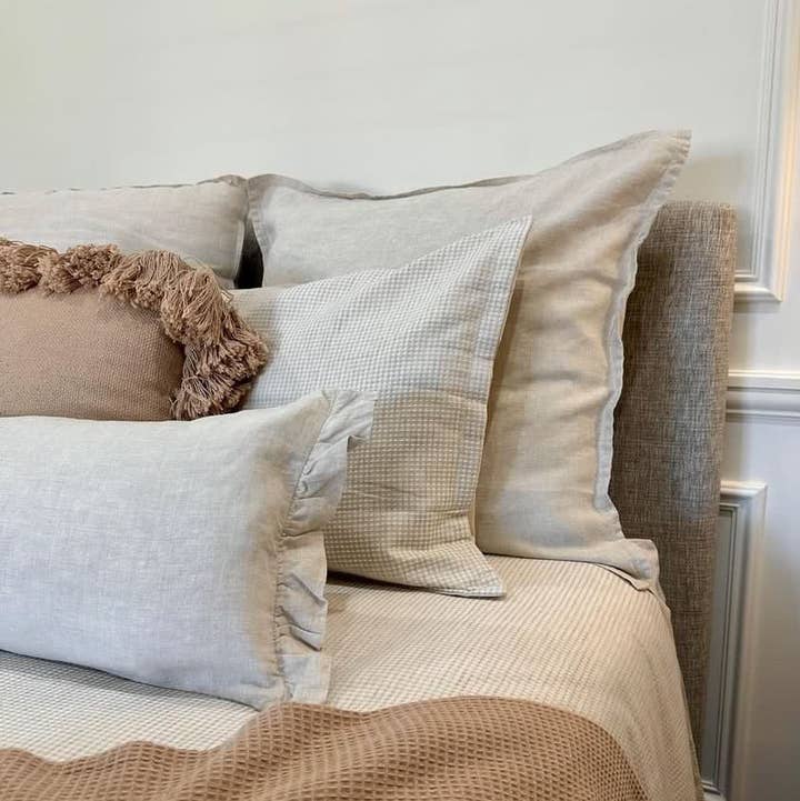 Mama and Tochter - Wholesale Lumbar Pillow - Linen Lumbar with Ruffle Ends - Natural 30 x 500