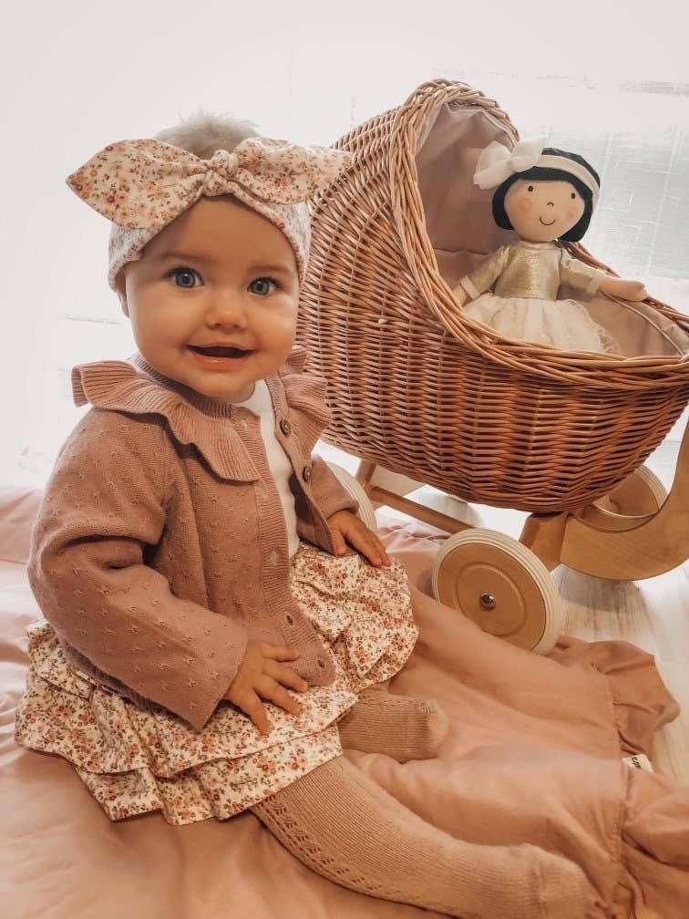 The Wicker Stories - Vente Accessoire de poupée – enfant - Poussette en osier pour poupée, landau naturel9