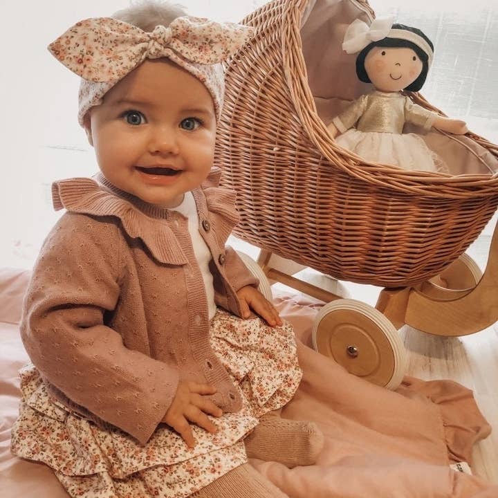 The Wicker Stories - Vente Accessoire de poupée – enfant - Poussette en osier pour poupée, landau naturel9