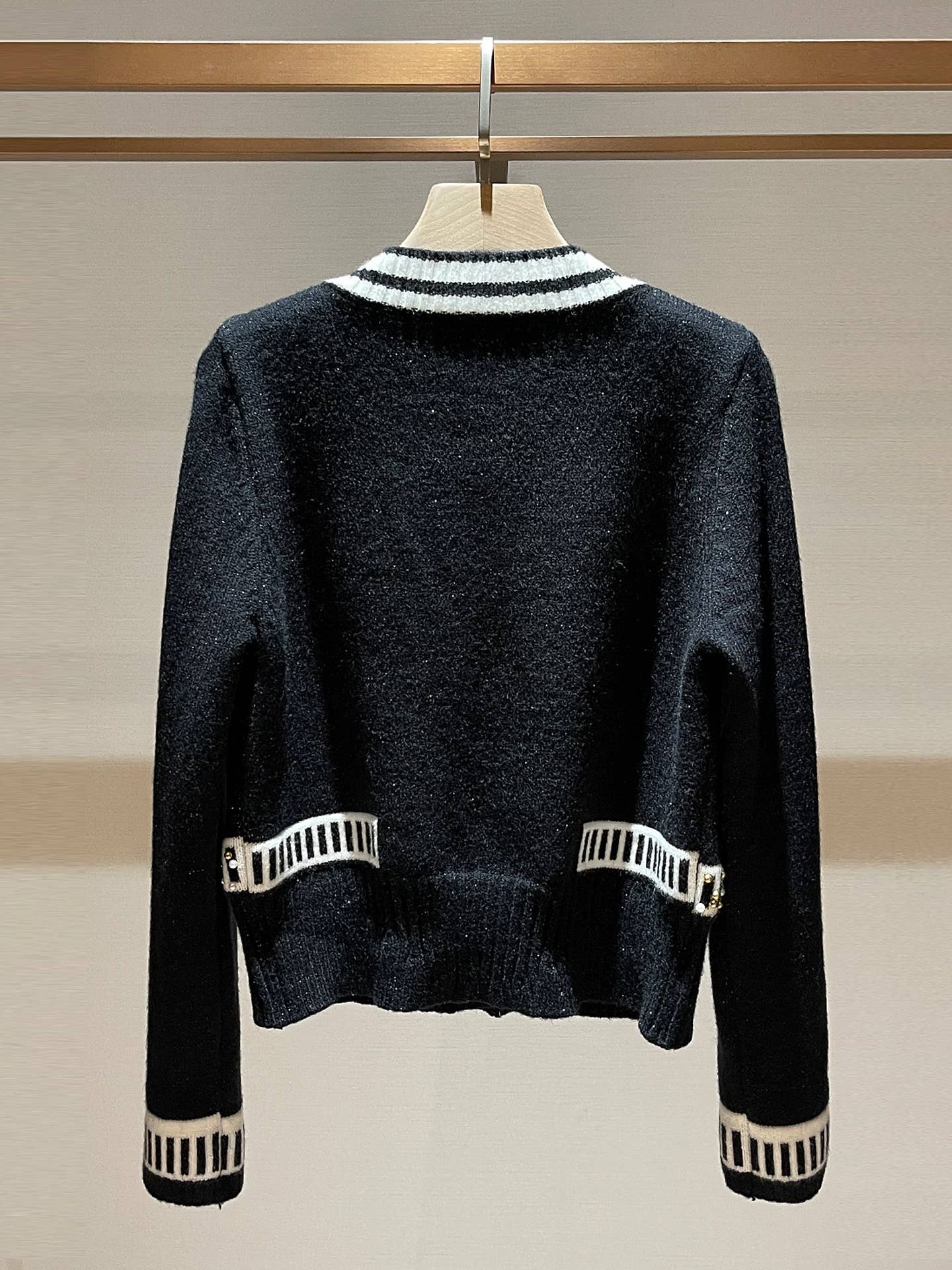 Productseeker - Vendita all'ingrosso Cardigan - Donna - JK245 2025 Cardigan in Maglia con Perline Vintage per Autunno Inverno1