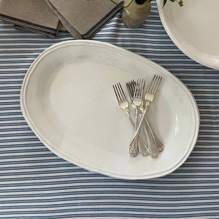 Plat ovale double ligne pour la vente par Relish