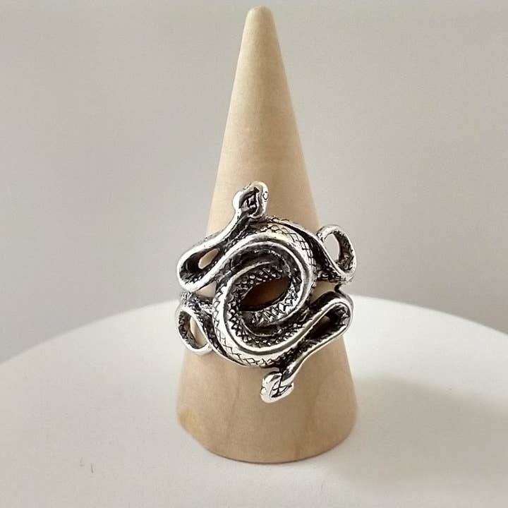 Anello Snake Statement, Anello Medusa, Anello Snake intrecciato per la vendita all'ingrosso da parte di Piccadilly Pendants