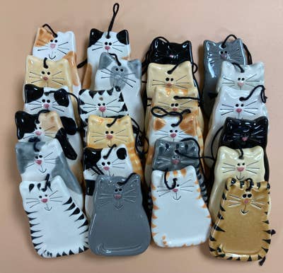August Ceramics - Wholesale Ornament - Keramische kattenornamenten van 3": bestsellers1