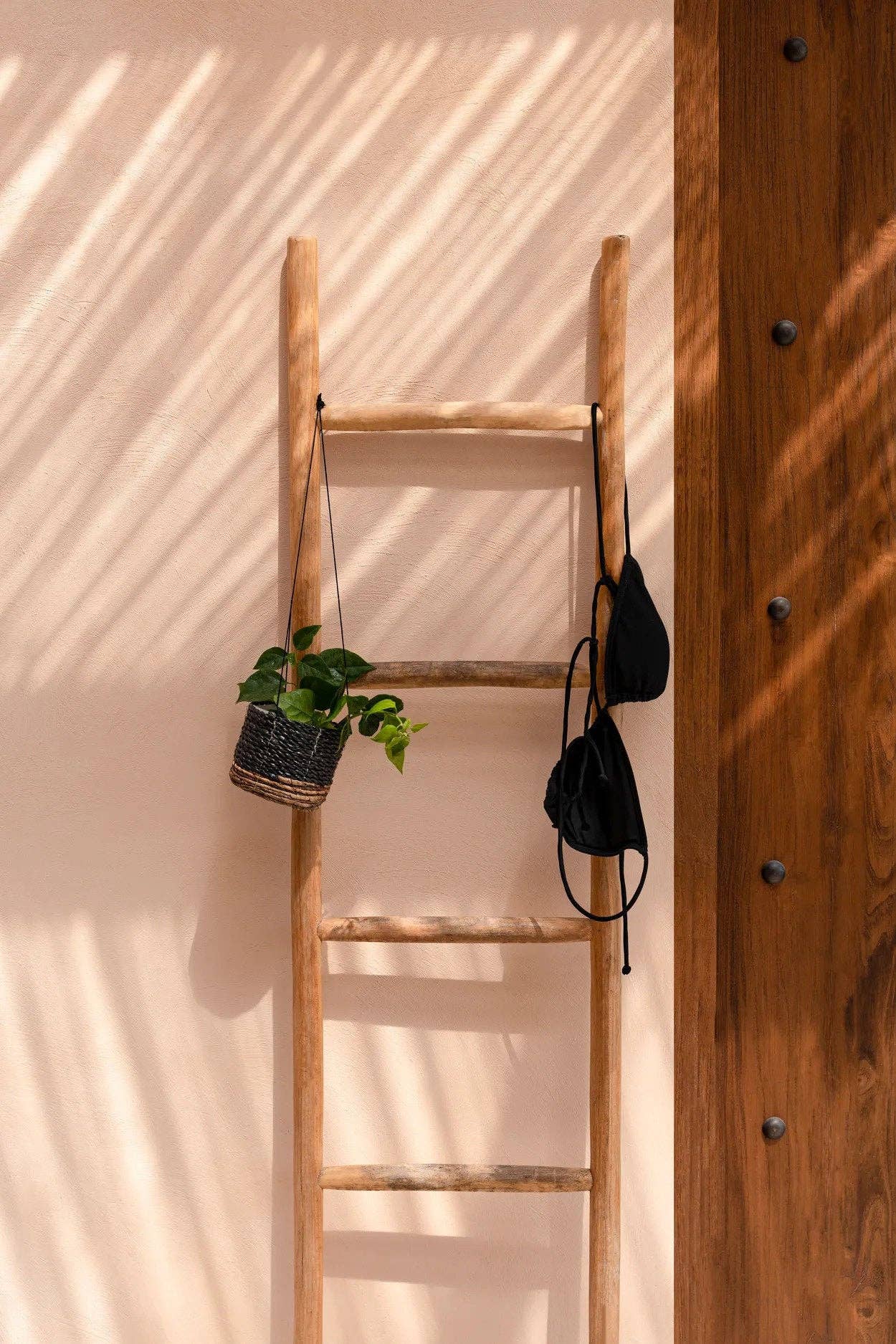 Bazar Bizar Living - Wholesale Hanging Planter - The Banana Plant Hanger - Natural Black - S4