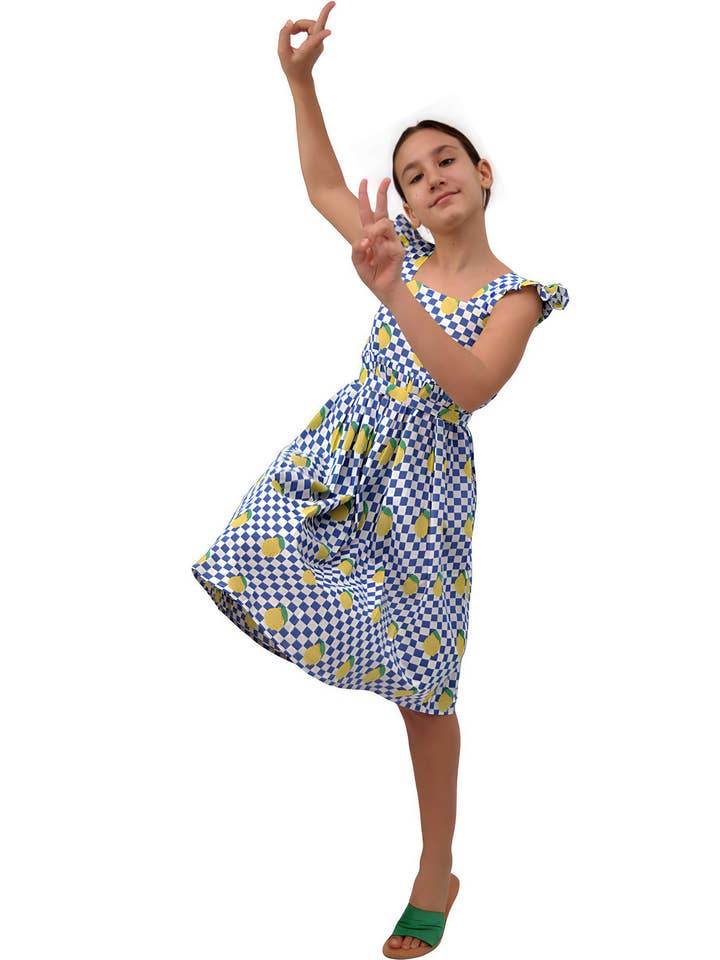 Handgemaakte jurk met ruitjes en citroenprint voor meisjes voor wholesale door Kalimera Clothing Athens