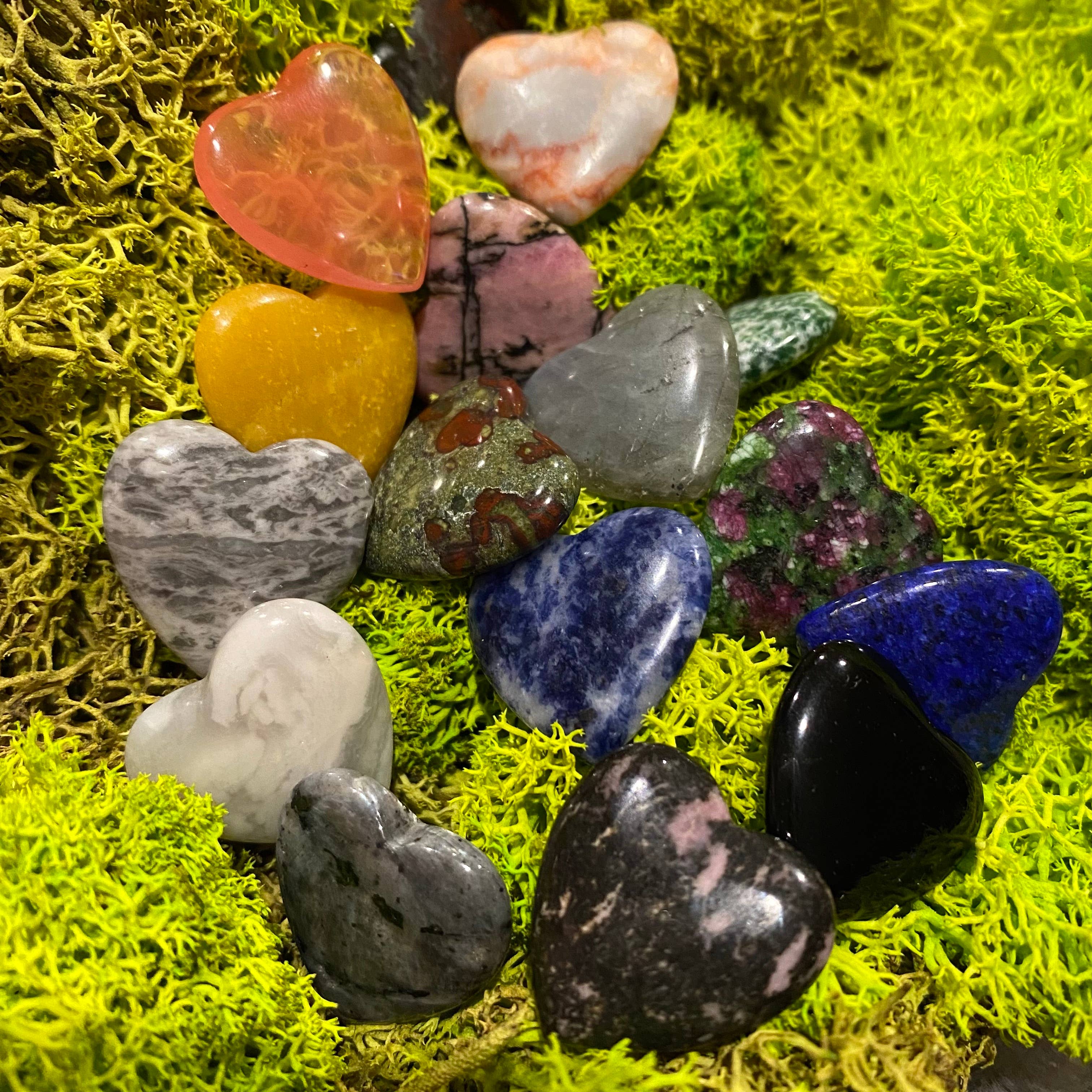 Wax Apothecary - Wholesale Spiritual Stone/Crystal - 💕 Crystal Mini Heart Stone Assortment ❤️💛💚💙💜🖤6