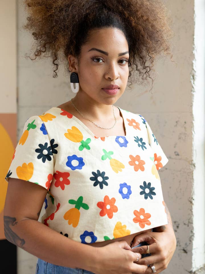 Top Crop Floral - Creme por atacado de Ersa Fibers