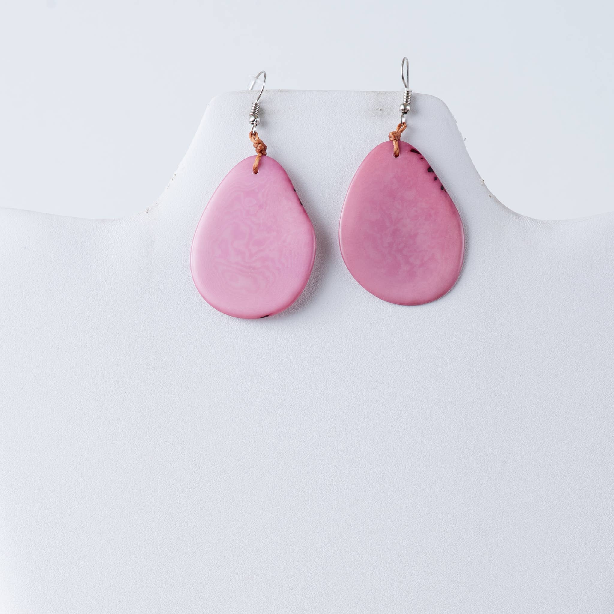 TaguArtsy - Wholesale Hangende/ronde oorbellen - Tagua Slice milieuvriendelijke oorbellen17