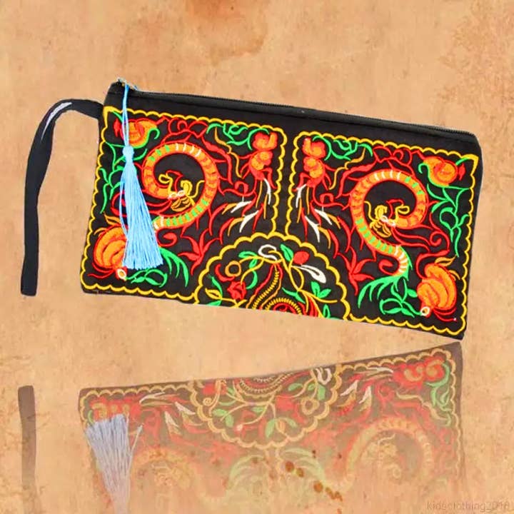 Magnifique Hearts - Wholesale Clutch Bag - Women's - Women's Embroidered Zip Clutch - Large Coin Purse Phone Case