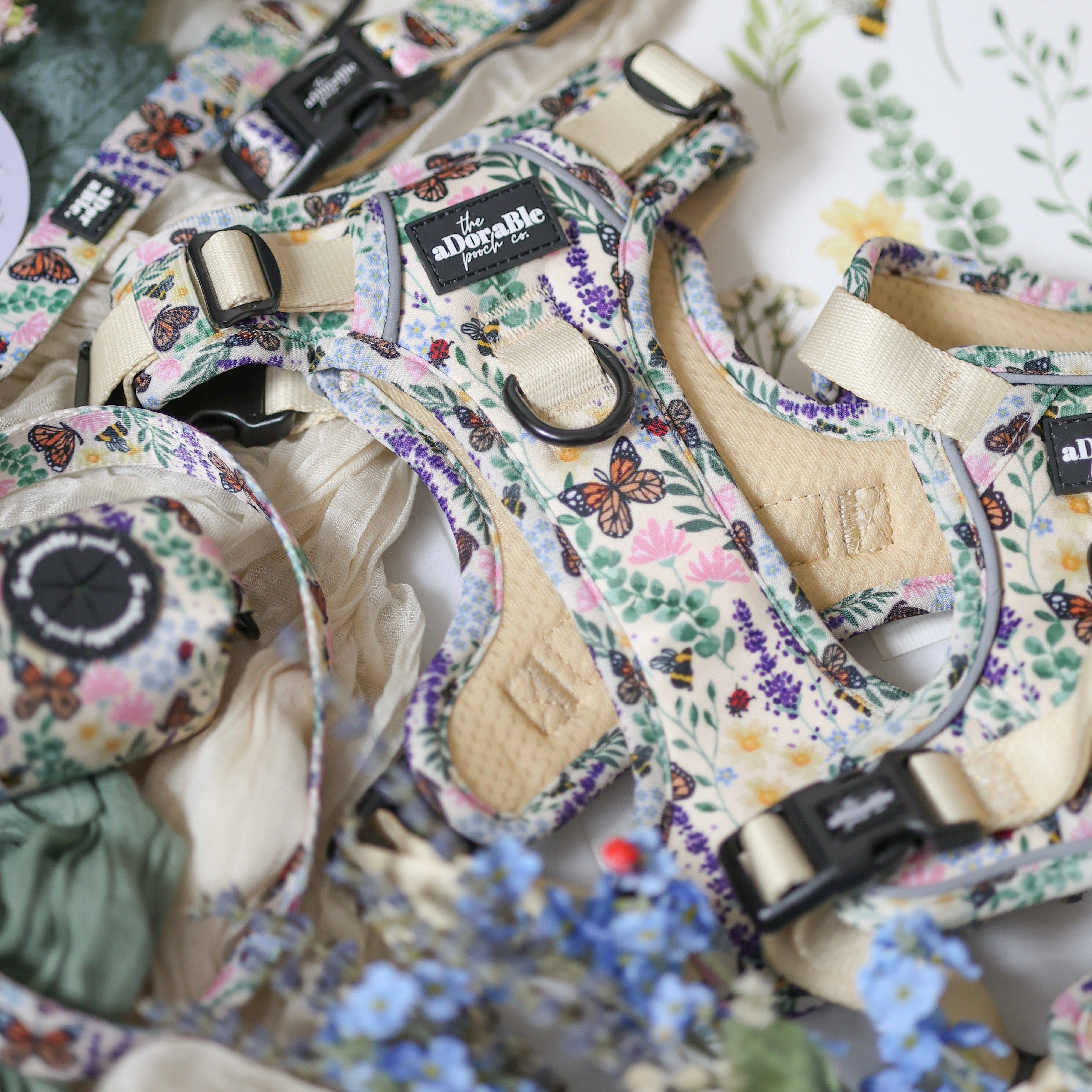 The aDoraBle Pooch Company – Arnês – Cão por atacado – Arnês Hike & Go Lite™ - Bumbles & Butterflies23