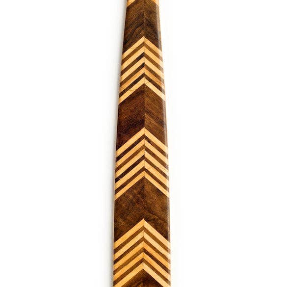 Cravate classique en bois foncé à chevrons pour la vente par WOODEN TIES & GIFTS
