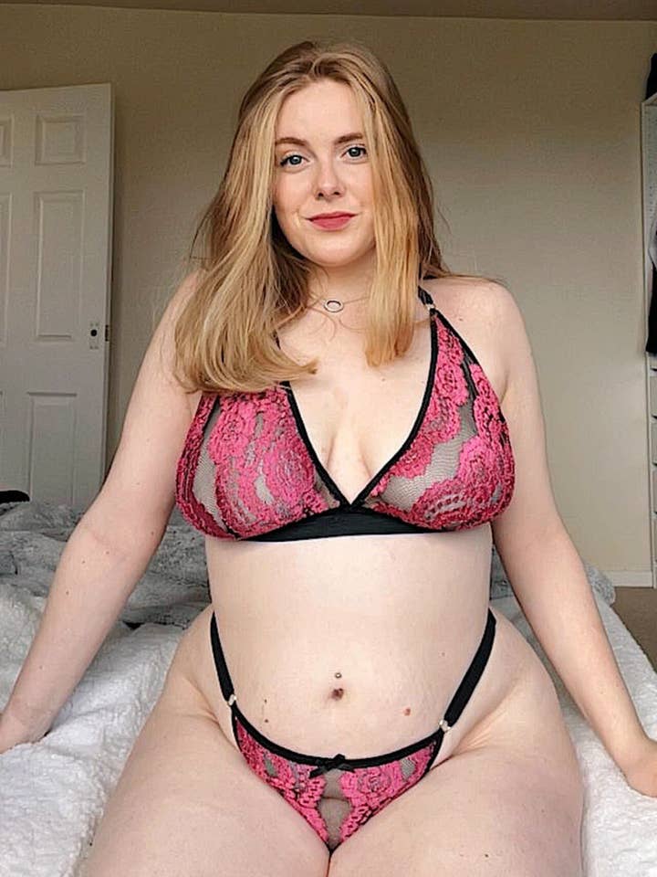 Abigail Walker lingerie – wholesale Bra – Women's – Amoura Thick Band Lace Bra4