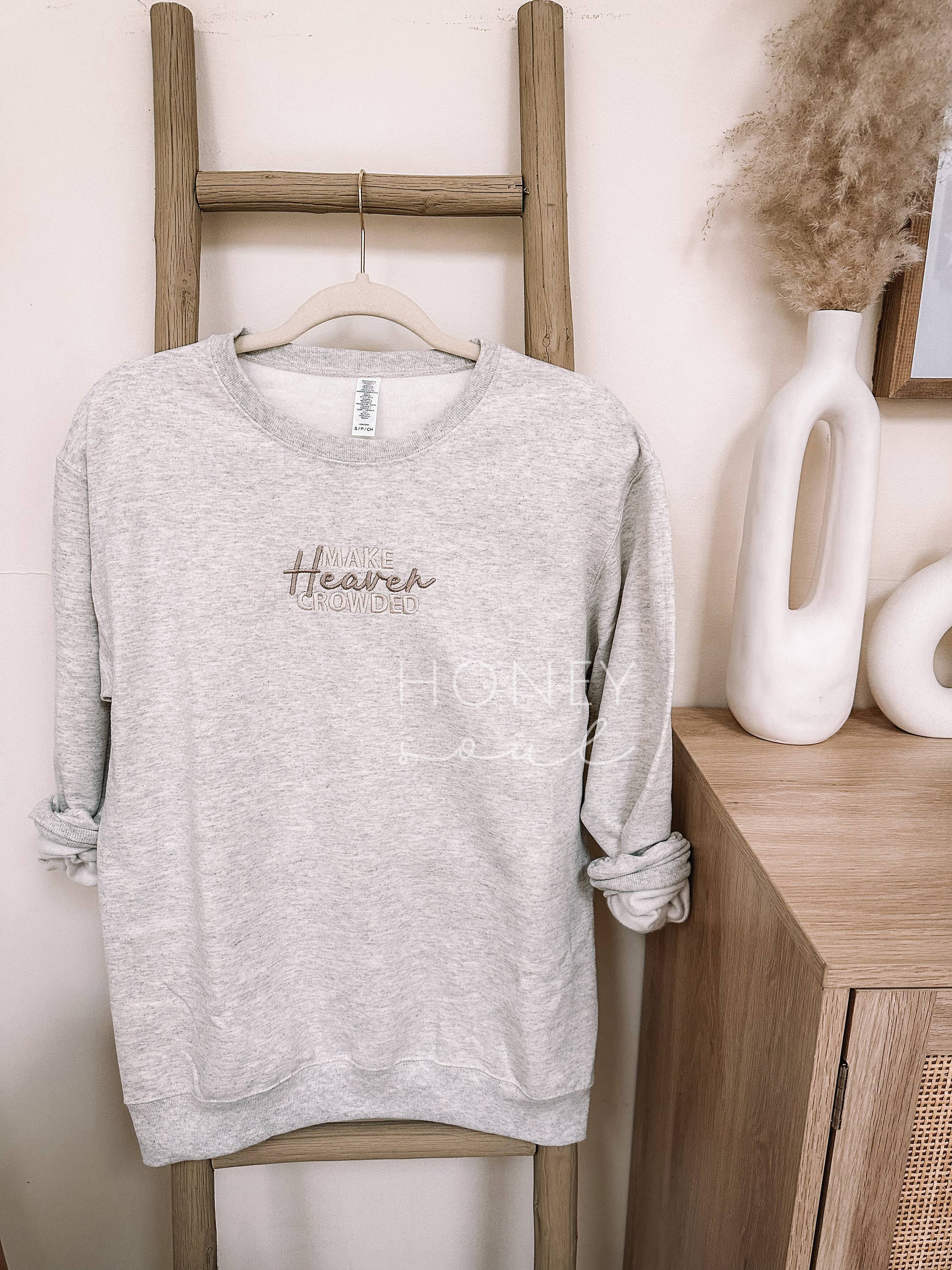 Honey Soul LLC – Engroshandel Sweatshirt - Dame – Gør himlen overfyldt broderet sweatshirt2